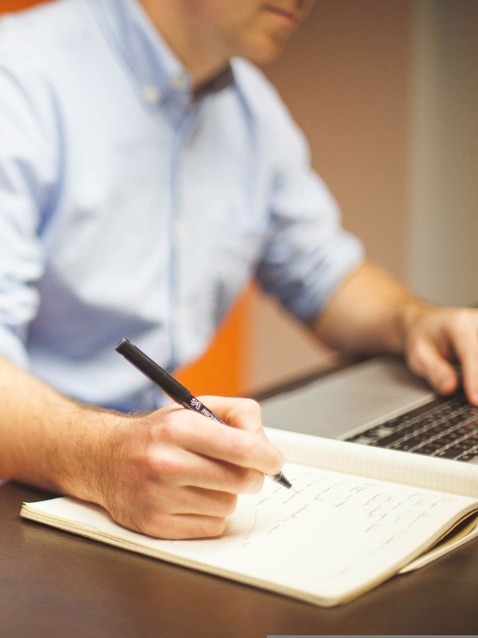 office-g86f3861c3_1920 traducción